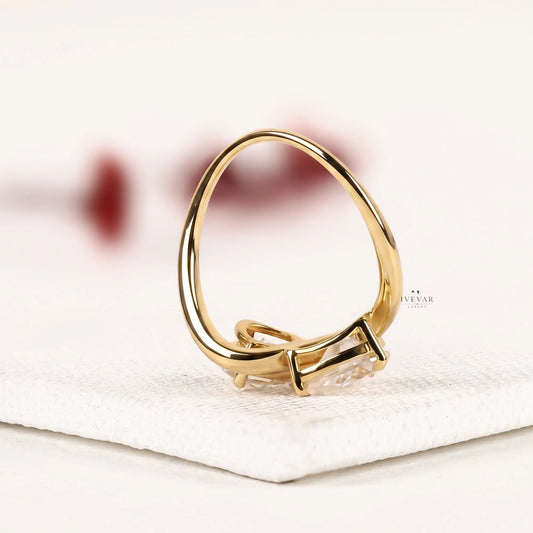 Round and Pear Cut Lab Diamond Wave Band Toi et Moi Ring