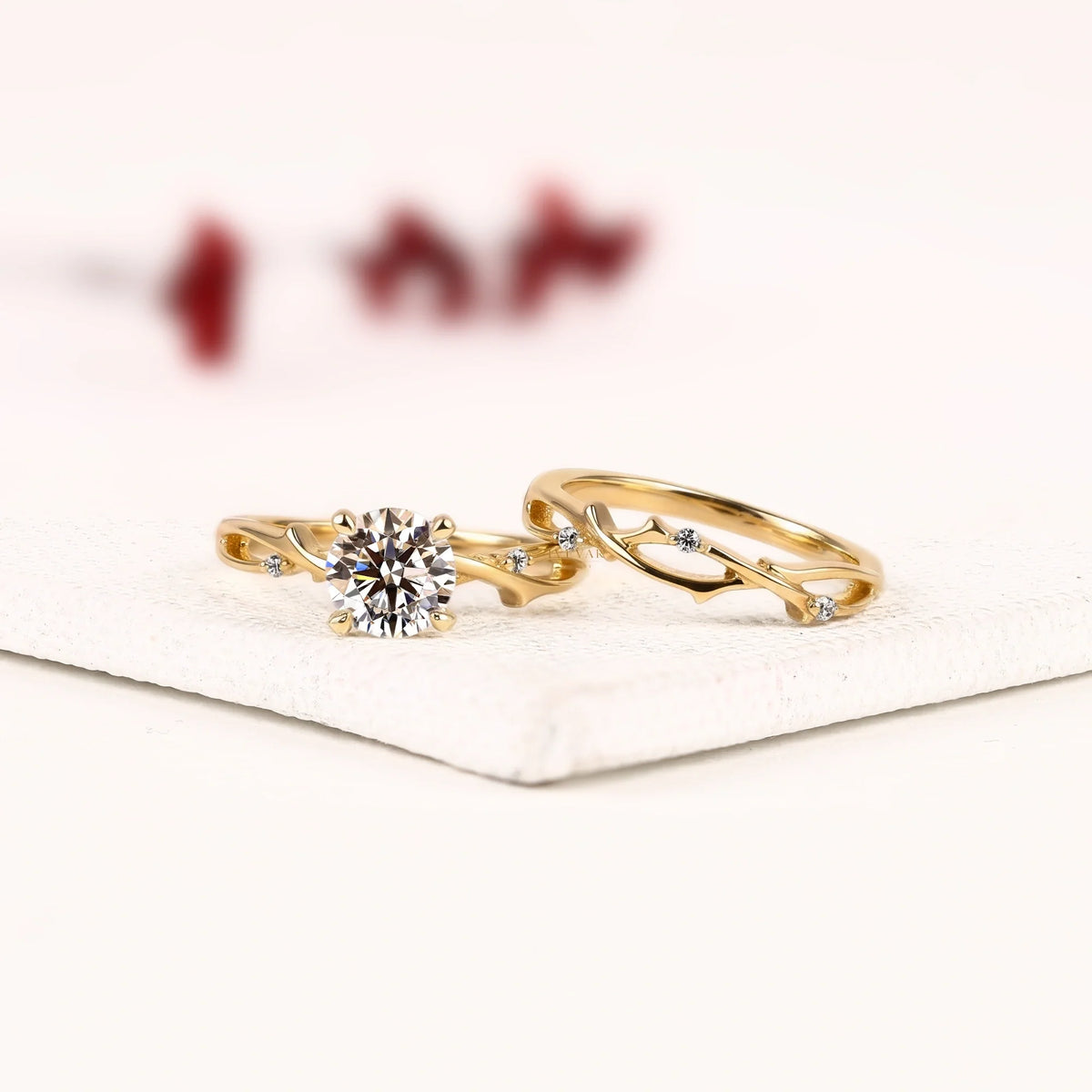 Round Cut Moissanite Diamond Bridal Ring Set with Nature-Inspired Leaf Vine Band