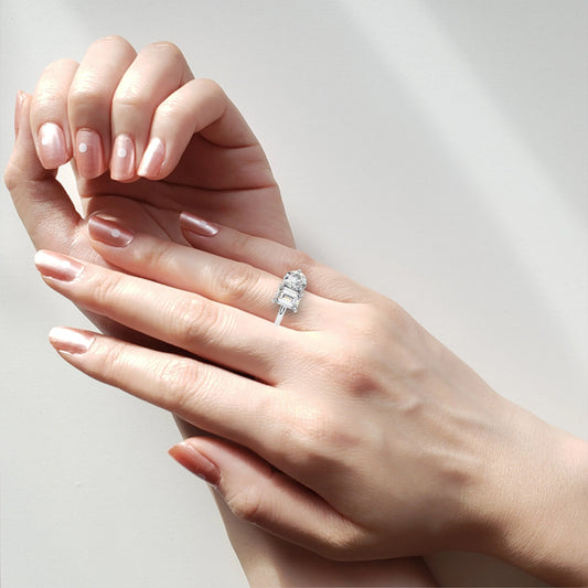 Emerald and Round Moissanite Diamond Toi et Moi Promise Ring