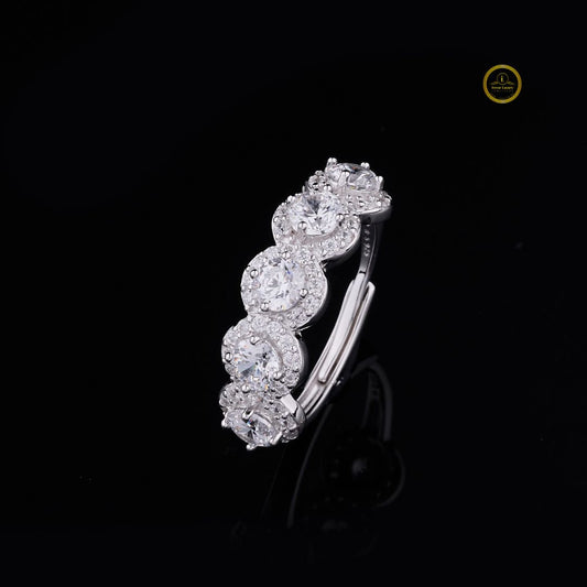 0.50 CT Best Moissanite Round Cut Diamond Ring With Halo in Soft Corner
