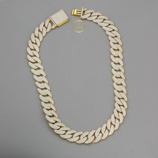 Full Pave Set Thorn Motif Cuban Link Chain Necklace with Moissanite