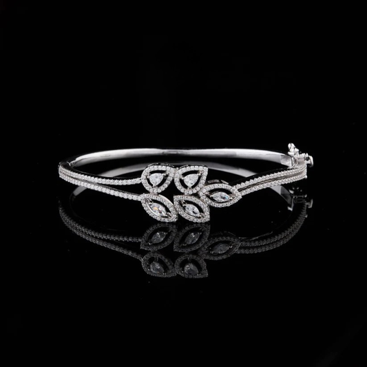 1.35 TCW Luxury Sparkling Floral Motif Moissanite Bracelet with Pear and Marquise Stone Accents