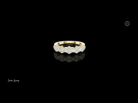 0.93 TCW Elegant Cluster Round Moissanite Diamond Band in Polished Gold