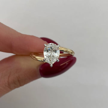 1.75 TCW Dazzling Moissanite Oval Cut Solitaire Diamond Engagement Design Ring