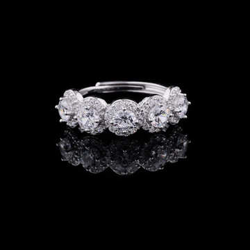 0.50 CT Best Moissanite Round Cut Diamond Ring With Halo in Soft Corner