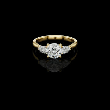 0.80 CT Gleaming Lab Grown Round Cut Diamond Ring For Soft Glow