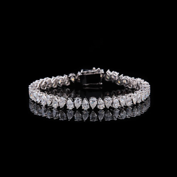 7.5 TCW Exquisite Pear Shaped Moissanite Diamond Cascade Tennis Bracelet in Lustrous Gold