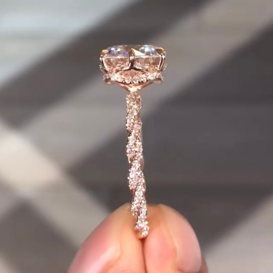 Lab Grown Round Cut Diamond Twisted Band Engagement Ring