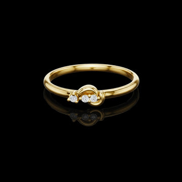 Gleaming Lab Grown Round Cut Diamond Ring For Queenly